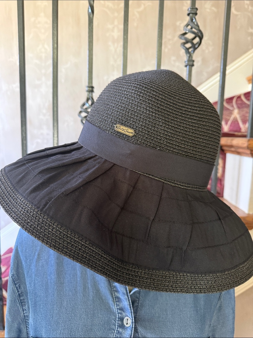 SUN N SAND ladies, black wide from Sun hat, excellent condition